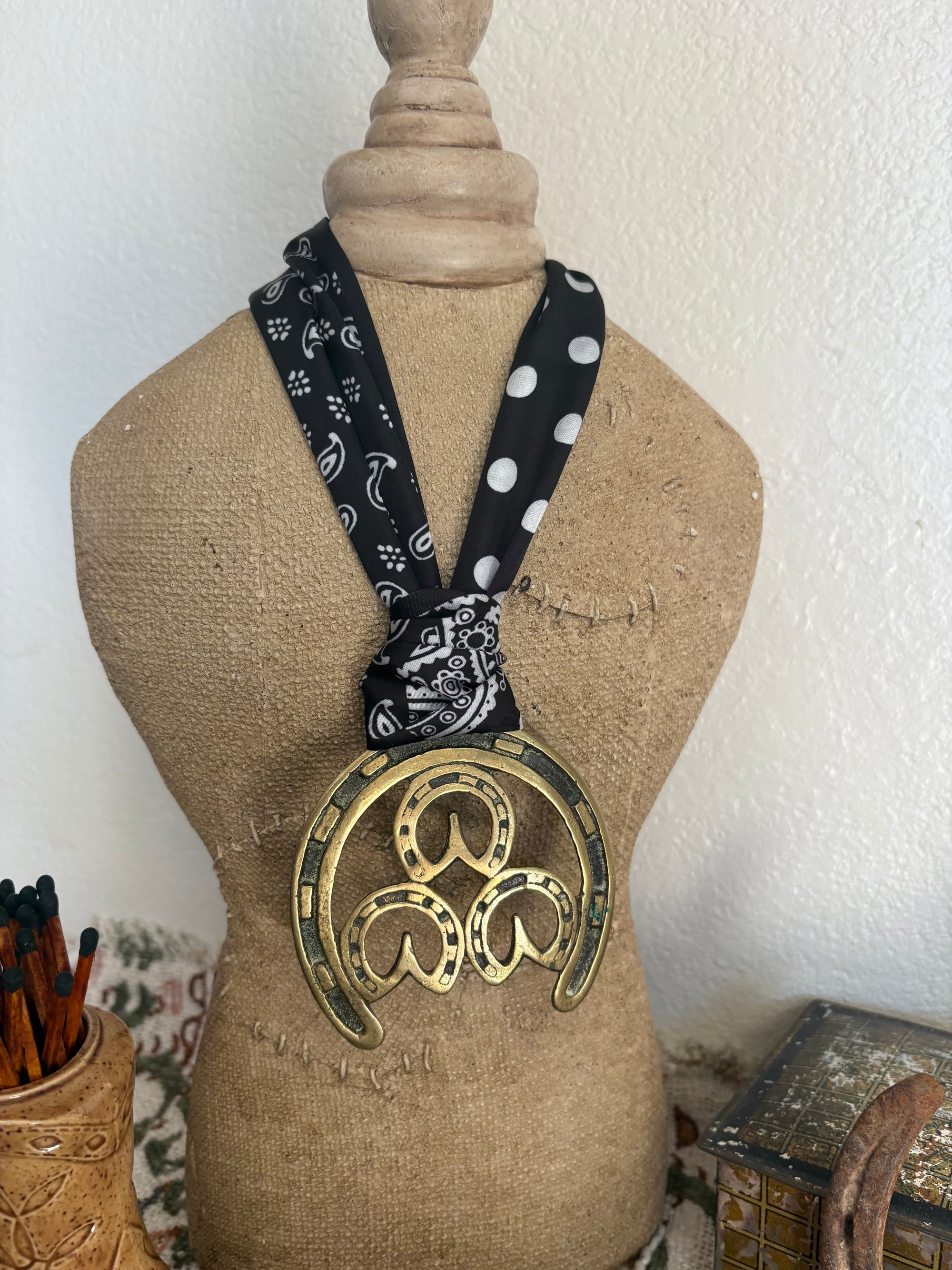3 Horseshoes in Horseshoe with Black Scarf