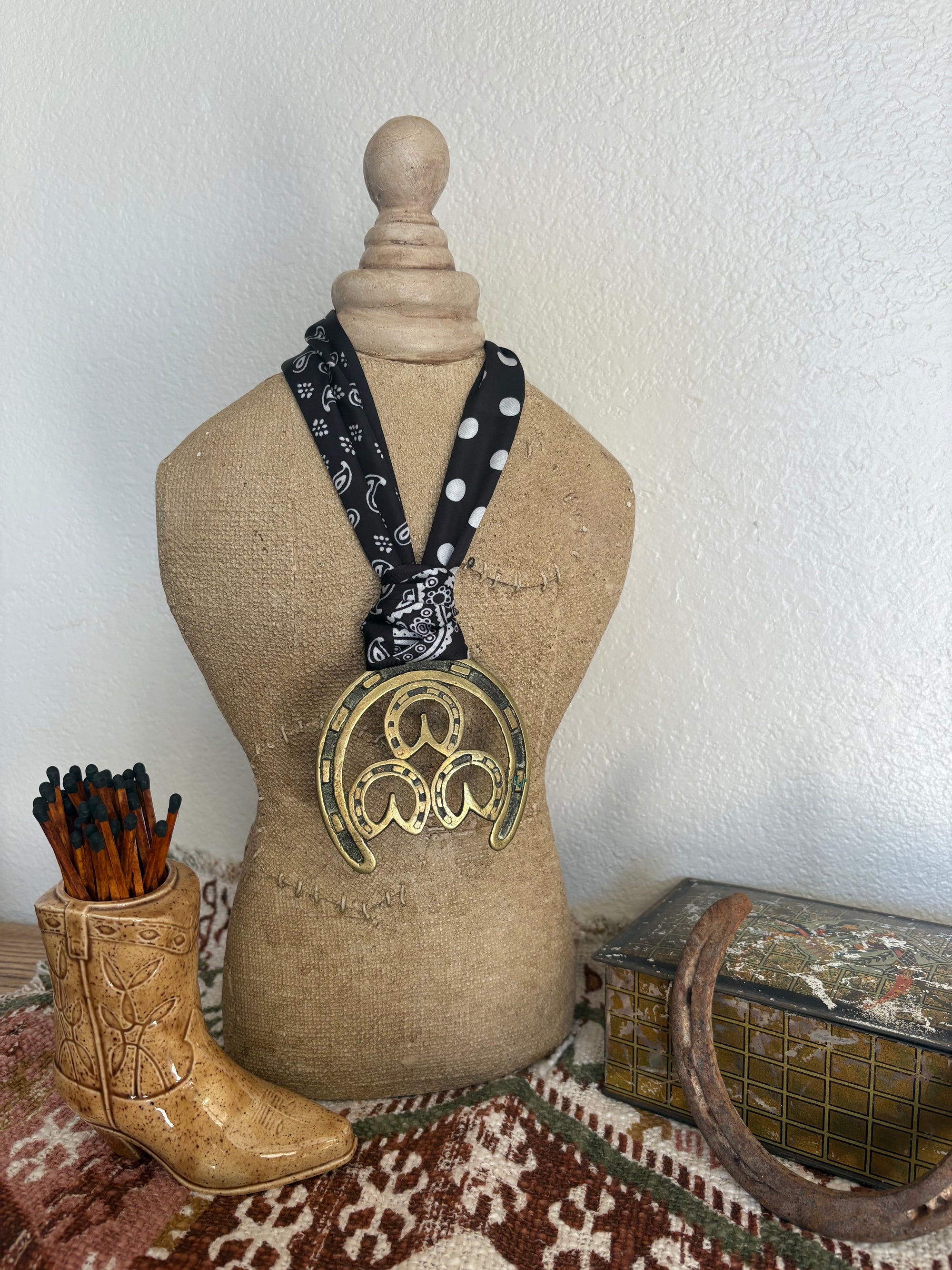 3 Horseshoes in Horseshoe with Black Scarf